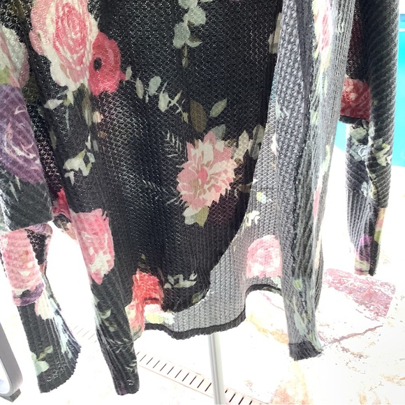 EUC, Lu LaRoe, Cowl Neck, split front, waffle knit top. Oversized Small - Picture 5 of 8